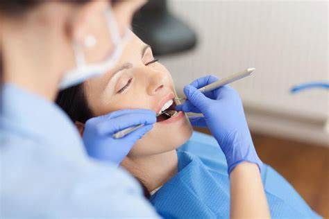 Sâu kẽ răng nặng và nghiêm trọng thì bạn nên đến các cơ sở nha khoa uy tín để điều trị triệt để!